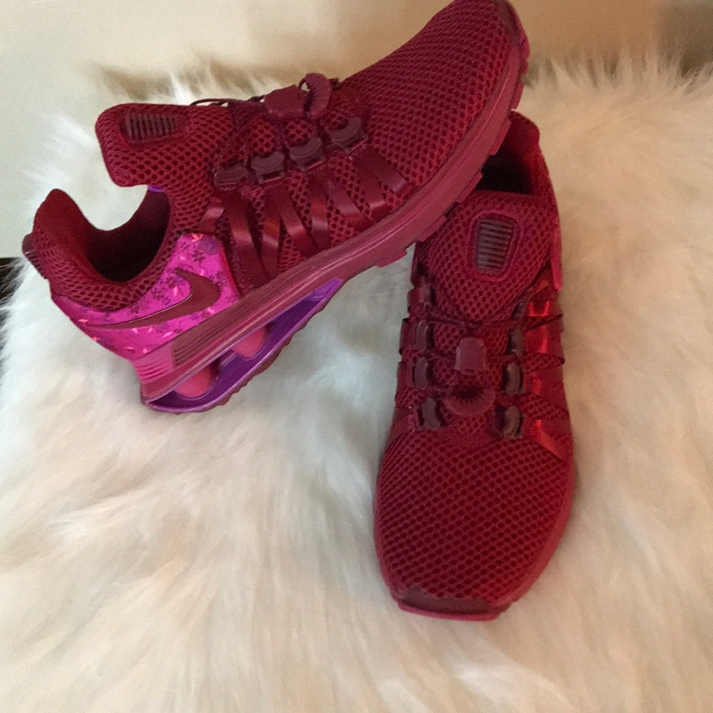 Nike shock gravity